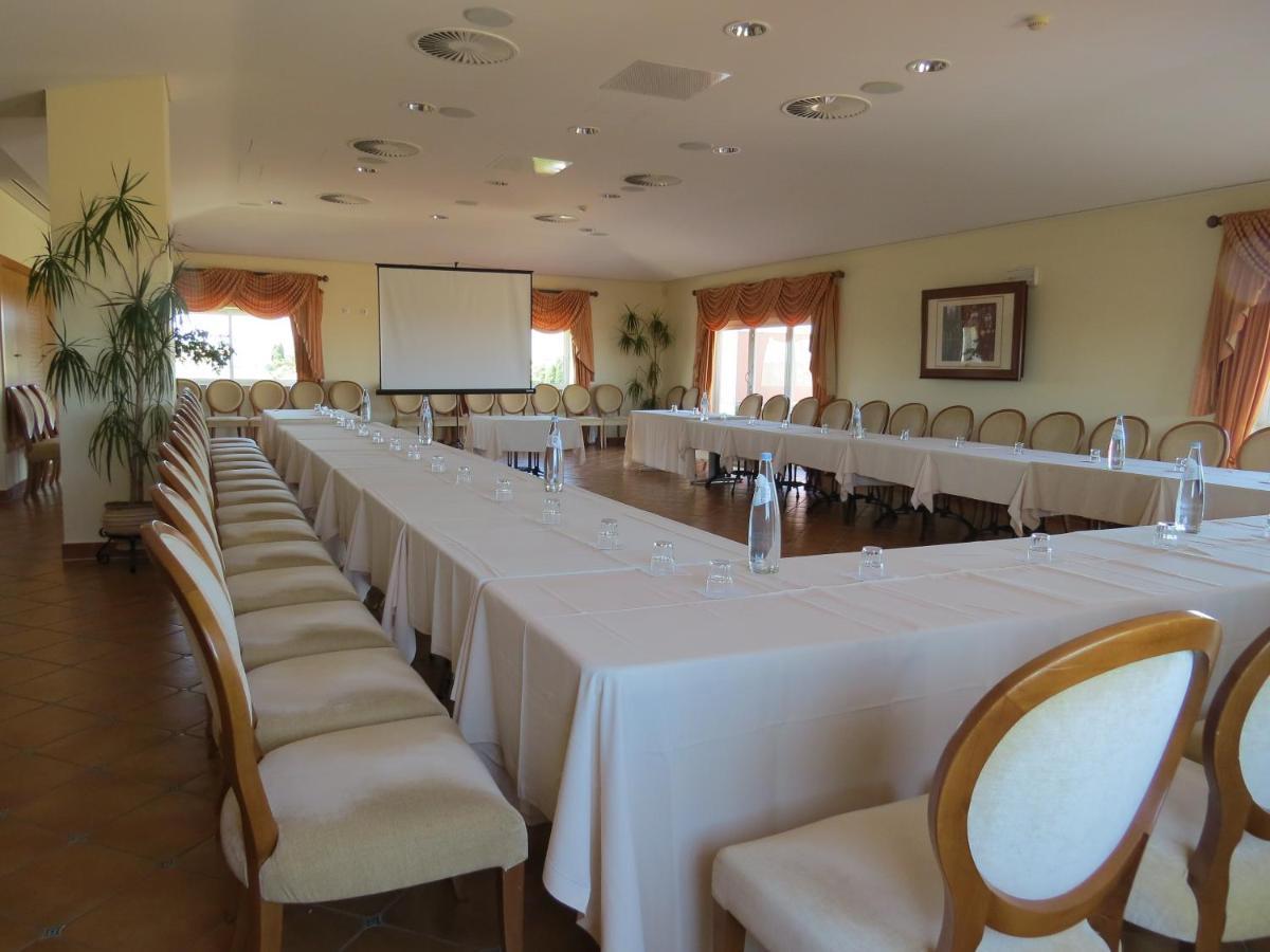Boavista Golf & Spa - Bela Colina Holidays Lagos Ngoại thất bức ảnh The U-shaped table