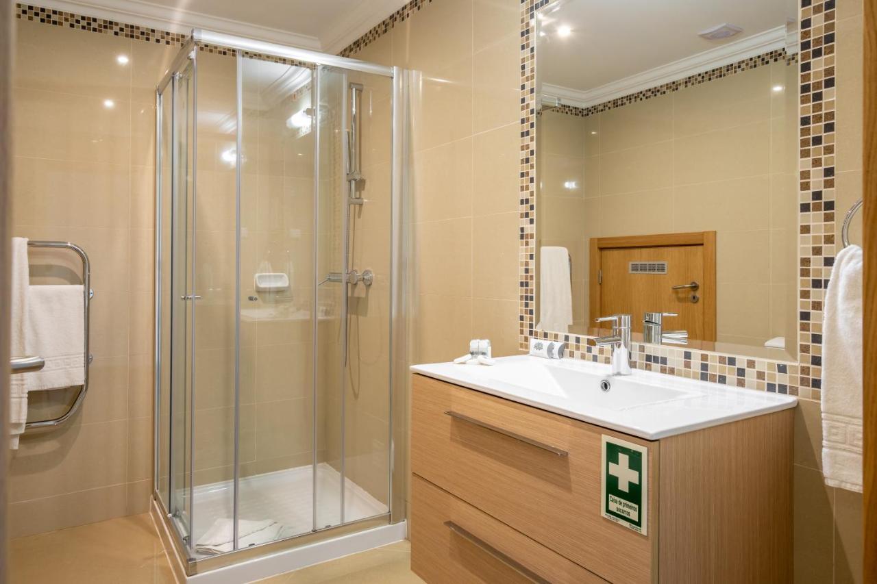 Boavista Golf & Spa - Bela Colina Holidays Lagos Ngoại thất bức ảnh Bathroom with shower cubicle