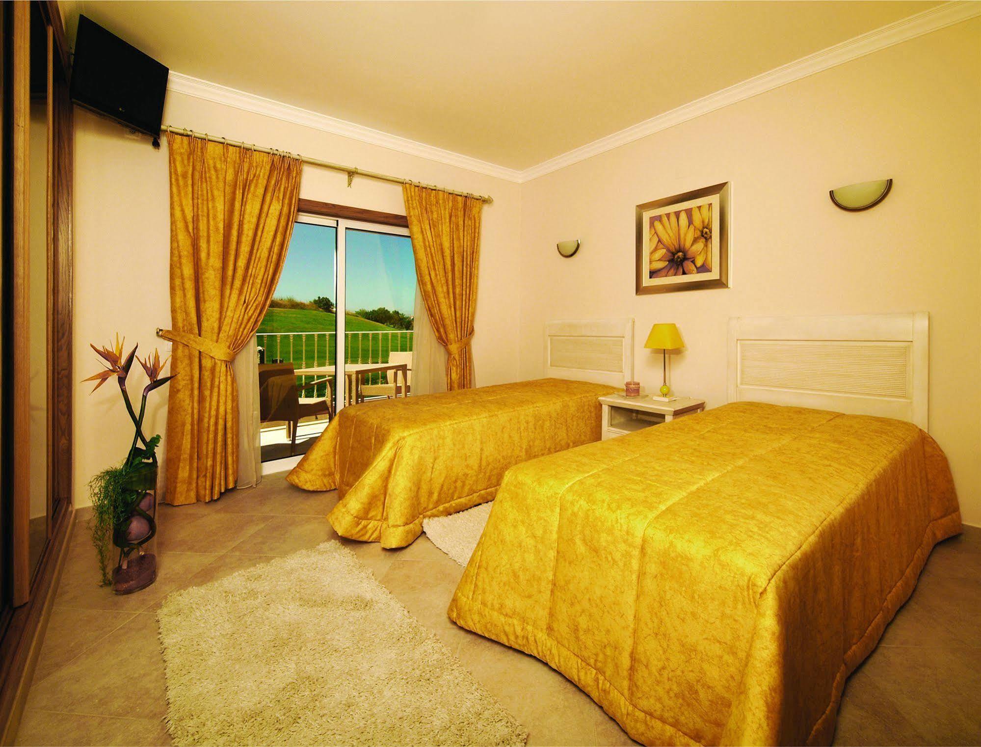 Boavista Golf & Spa - Bela Colina Holidays Lagos Ngoại thất bức ảnh A bedroom at the hotel